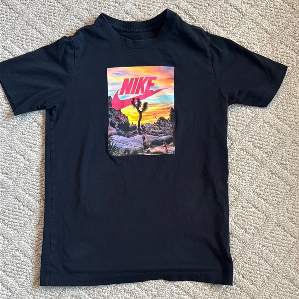 Youth Nike air desert T-shirt size large
